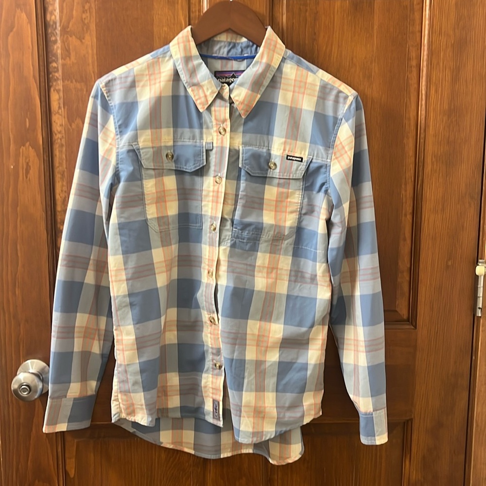 NWOT woman’s button down Patagonia shirt